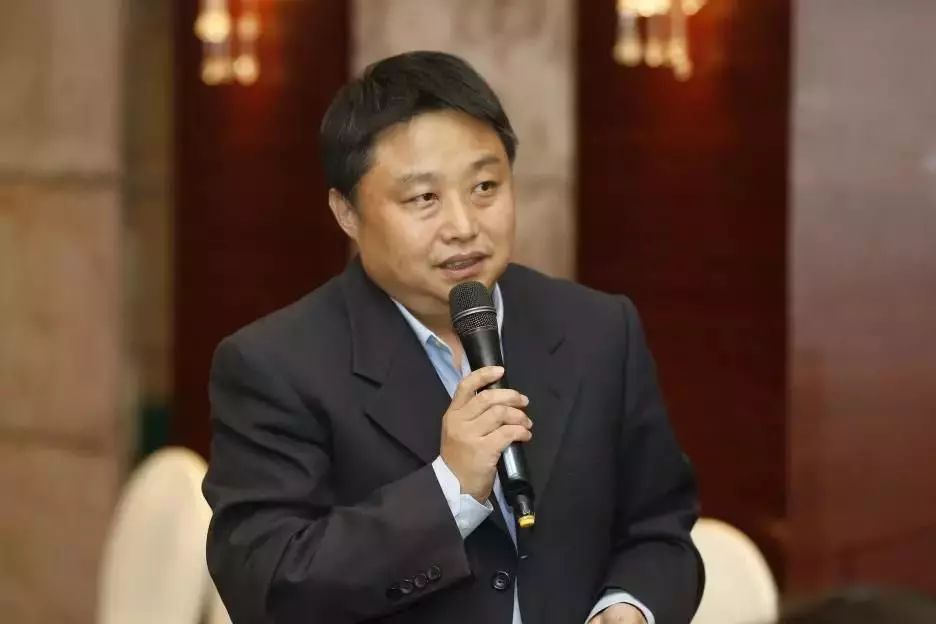 anesthesiology中文版 编委会现场黄宇光总主编首先对俞卫锋主编和