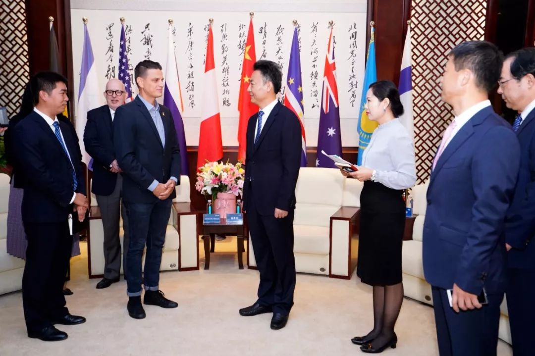 市长杨青玖会见美国奥地利澳大利亚等九国外宾