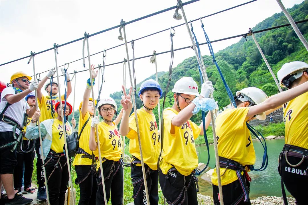 群鹰户外秋游季福建九鲤溪勇敢者之旅