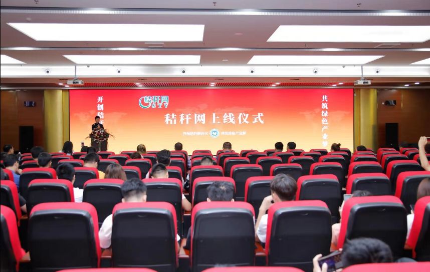 在之后的推介环节,桦川县商务和经济合作局局长石建刚,勃利县发改局