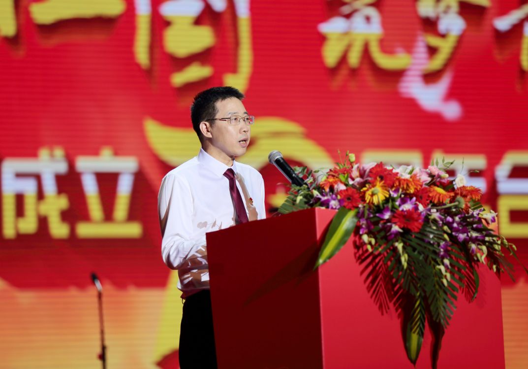 集团党委书记,董事长李善继在比赛开幕时热情致辞.