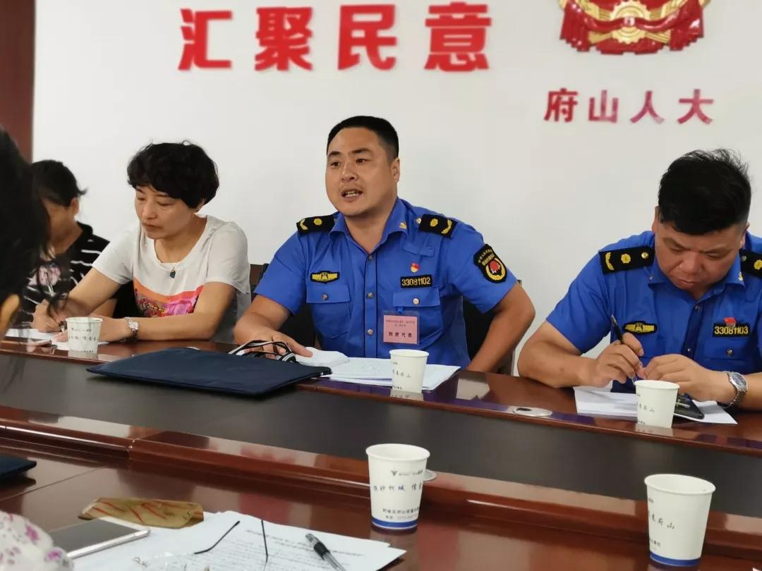 "柯城执法分局府山中队指导员徐慧清相告,人大代表