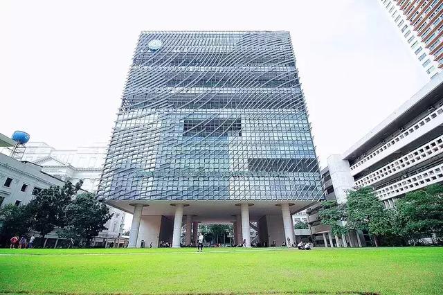 从综合条件来看,jenny会更推荐大家到德拉萨大学进修,它的教学模式和