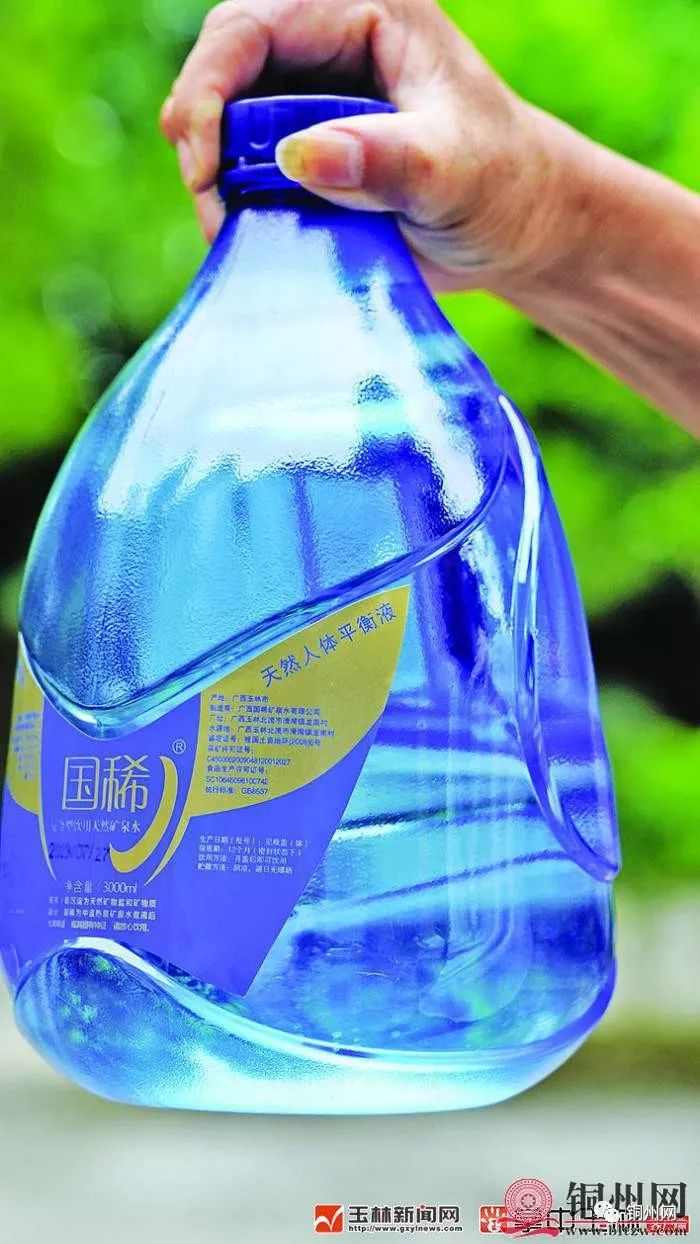 李中盈带我们来到温泉矿泉水的温泉眼,坐落在一个叫"温汤"的地方.