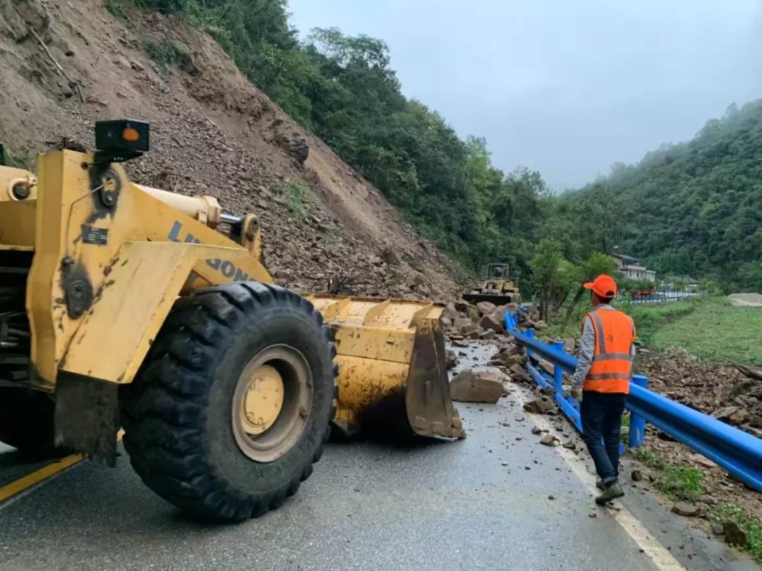 安康道路多處塌方部分路段正在搶修