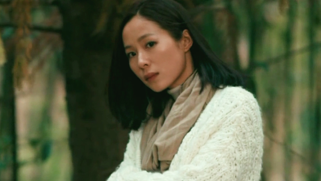 面对古怪邻居丽娜有些无所适从只能借机转移话题