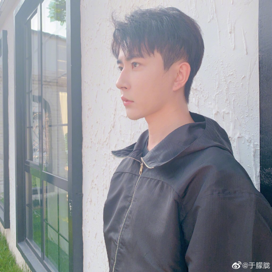 于朦胧情绪不佳,疑似被李成儒吼哭,对方曾表示不满"小鲜肉"