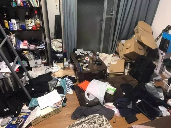 史上最脏乱房间大赛!这是个住在垃圾堆里的精致女孩吧?