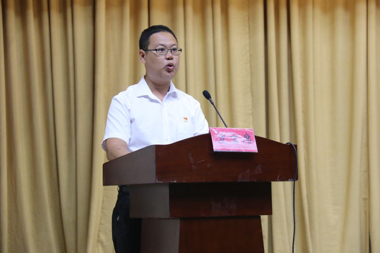 景谷傣族彝族自治县召开第35个教师节庆祝大会