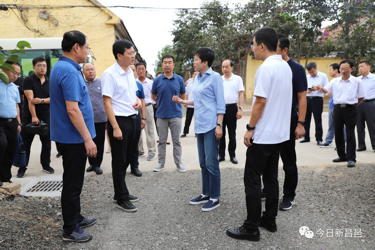 市领导刘煜,赵海龙参加活动.