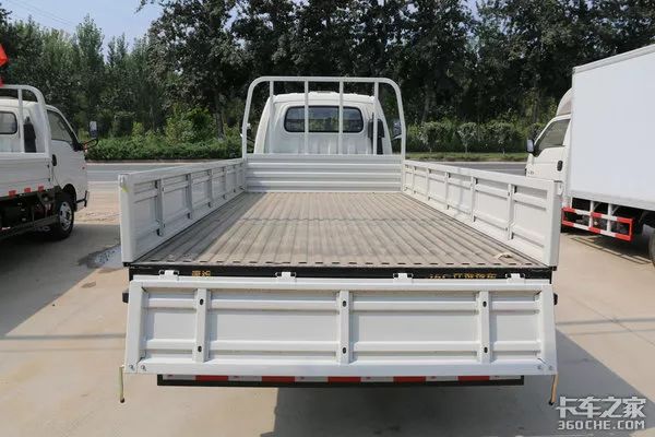 外观萌萌哒内饰轿车化江淮轿卡x7商贸节油版来了