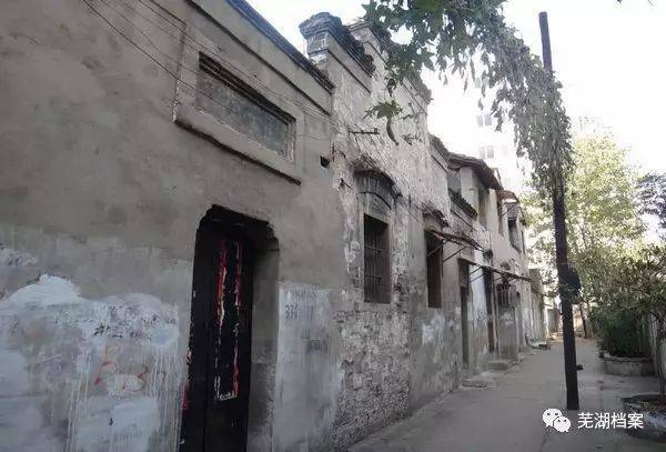 《芜湖县志》中"县西"一栏已有"油坊巷"的记载,这条不起眼的小巷,距今