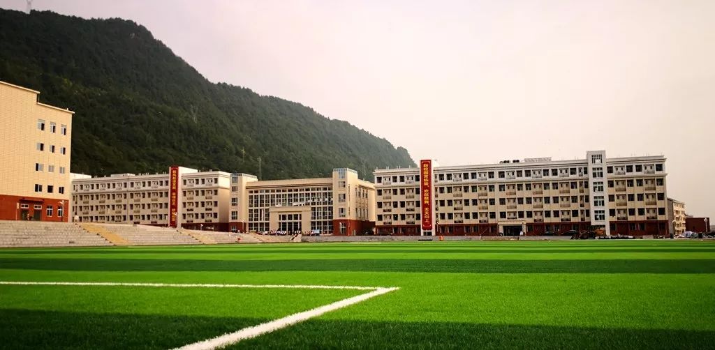 凤起中学初印象一所全新的精品公办中学悄然上线运行