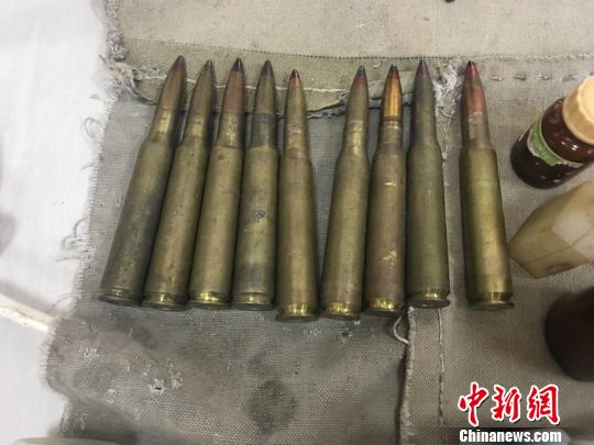 四川芦山一群众主动上缴枪支1支和弹药396发