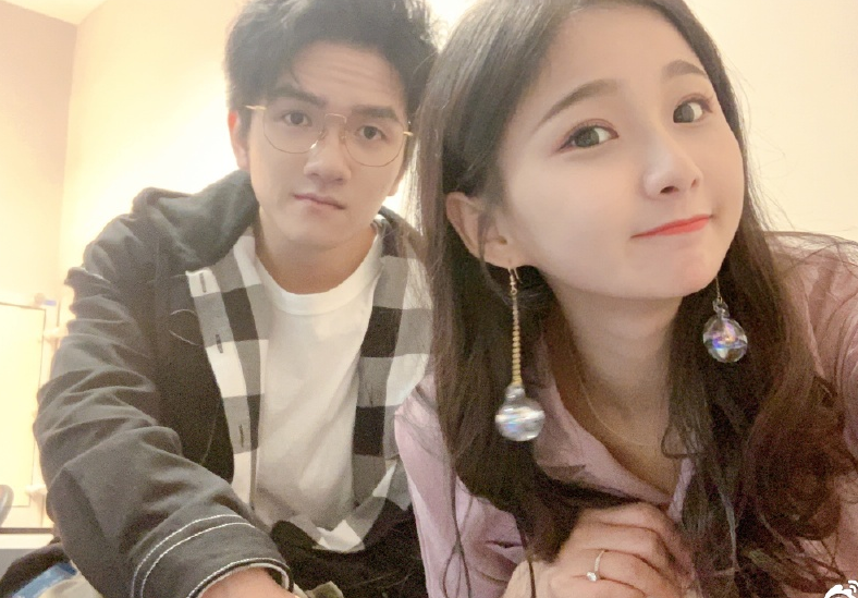 lol西卡谈若风要离婚,老婆与笑笑前妻是闺蜜!圈里唯草莓不怕离