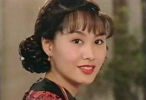 不得不说,琼瑶对中国古典美的审美很符合大众口味,她选择的美人有很多