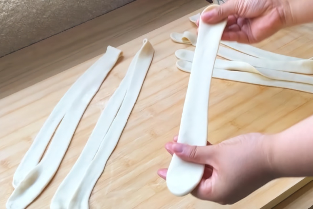 扯面新做法成功高零失败两个秘诀告诉你一根面能扯2米长