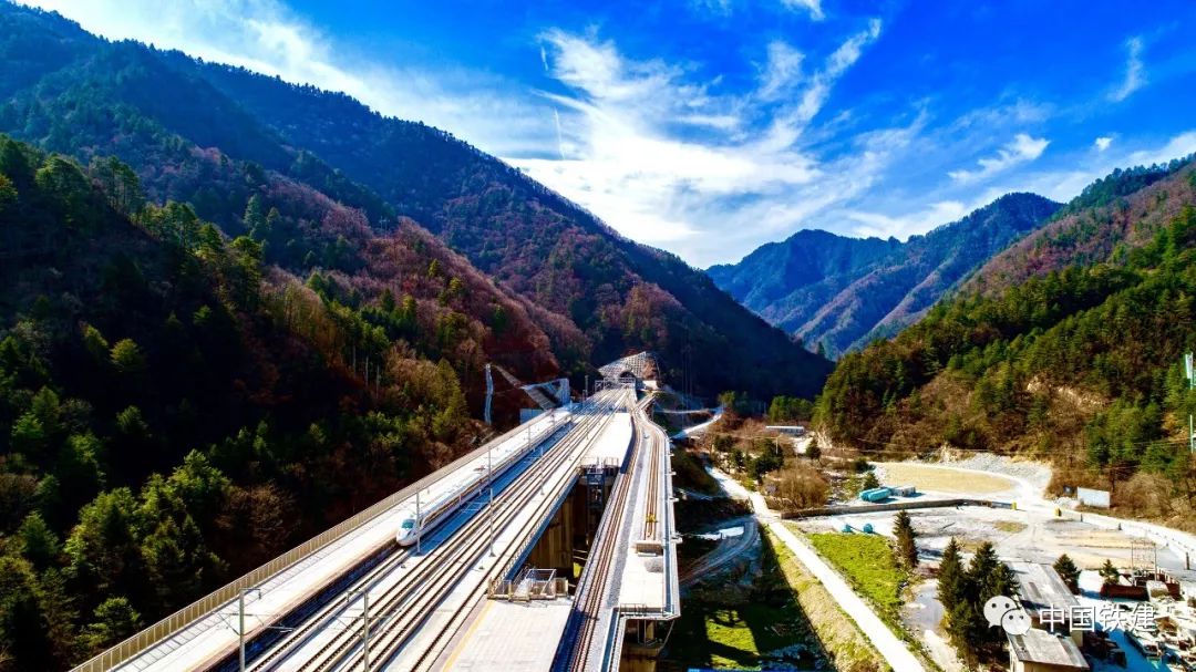 西成高铁斩获菲迪克最高奖"全球杰出工程奖"