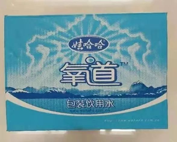 箱装娃哈哈氧道25.9元/箱初饮一片柠檬 4.90元/瓶箱装雪花丛林 55.