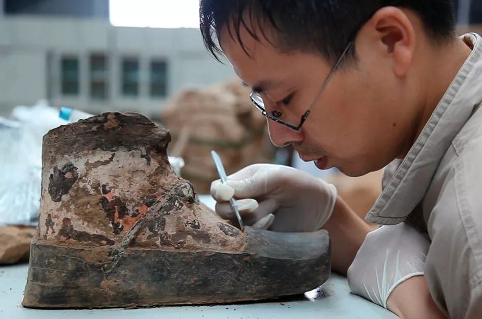 我在书店修文物我们都是秦俑修复师