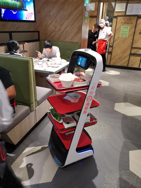 中国工业报报道智能机器人引领中国餐饮特色服务