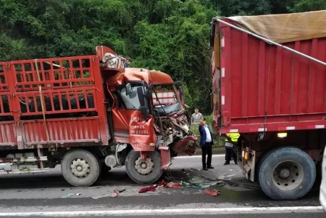 双河口一大货车与摩托发生碰撞,一女孩当场死亡!