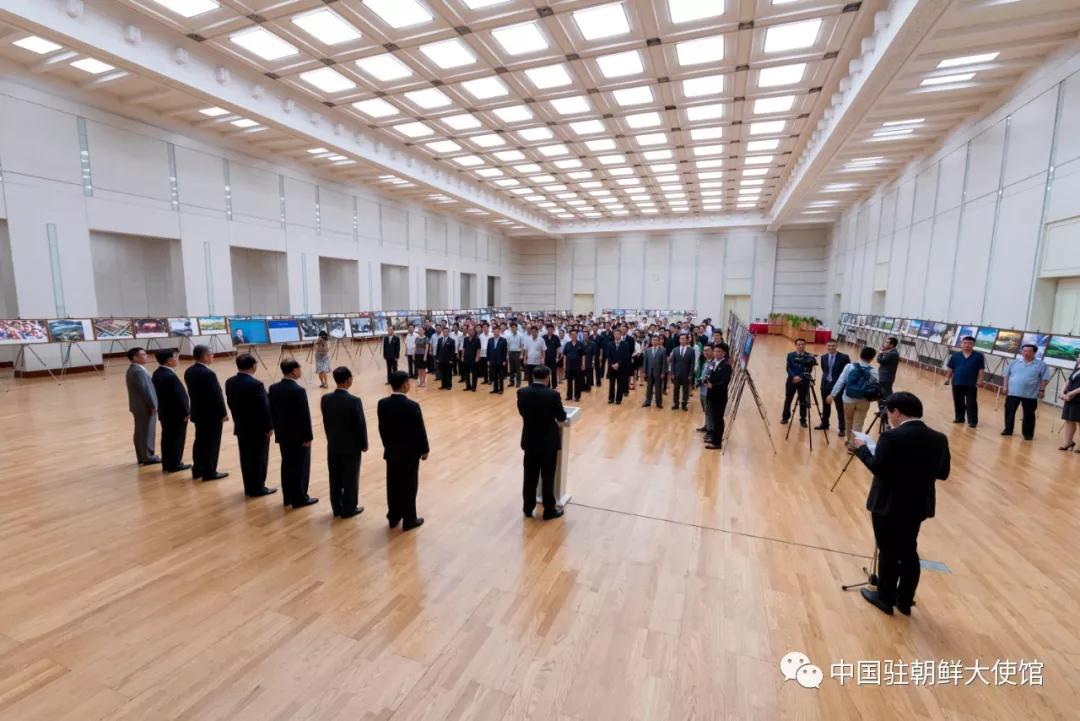 中国驻朝鲜大使馆在平壤举办 "中国特色社会主义建设成就图片展"