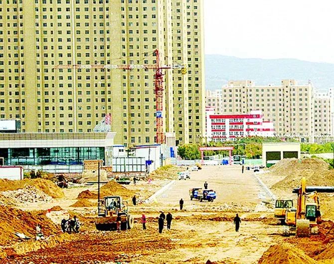 (秦安县郑川新城项目建设施工现场)新城的建设不仅能扩大城市地域面积