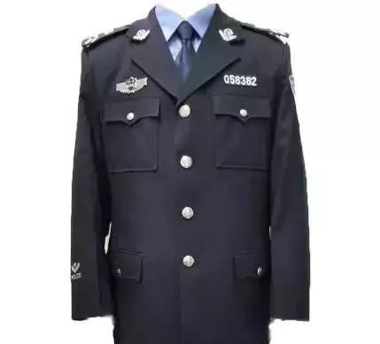 冬常服《警察冬季穿衣图鉴》不信你看一般成正比警察的穿衣多少和工作