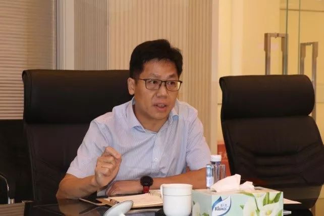 会上,邱伟华副镇长就国际,国内经济形式进行分析,提出要认清招商引资