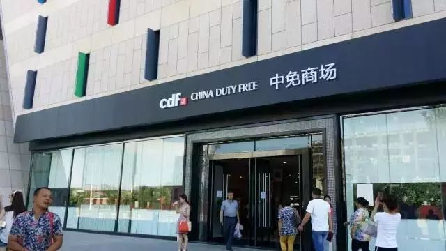 至奎屯市,再沿312国道或奎塞高速向西行,过五台向北27公里到达博乐市