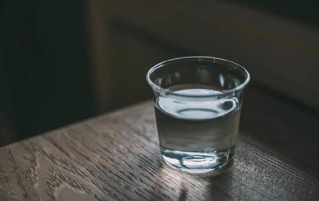 男人思念一个人是在酒后女人思念一个人是在