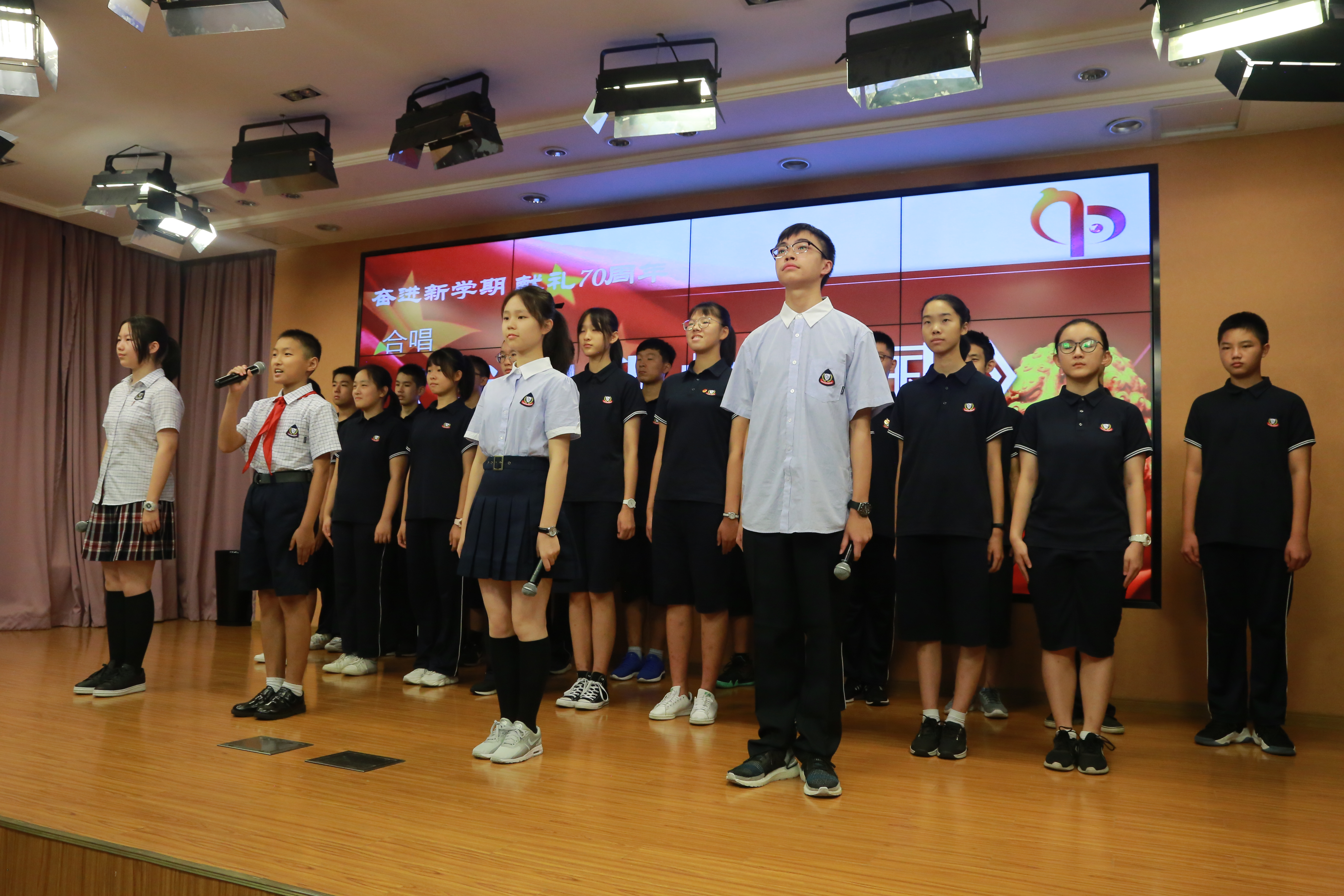 奋进新学期献礼70周年甘泉外国语中学2019学年第一学期开学典礼暨主题