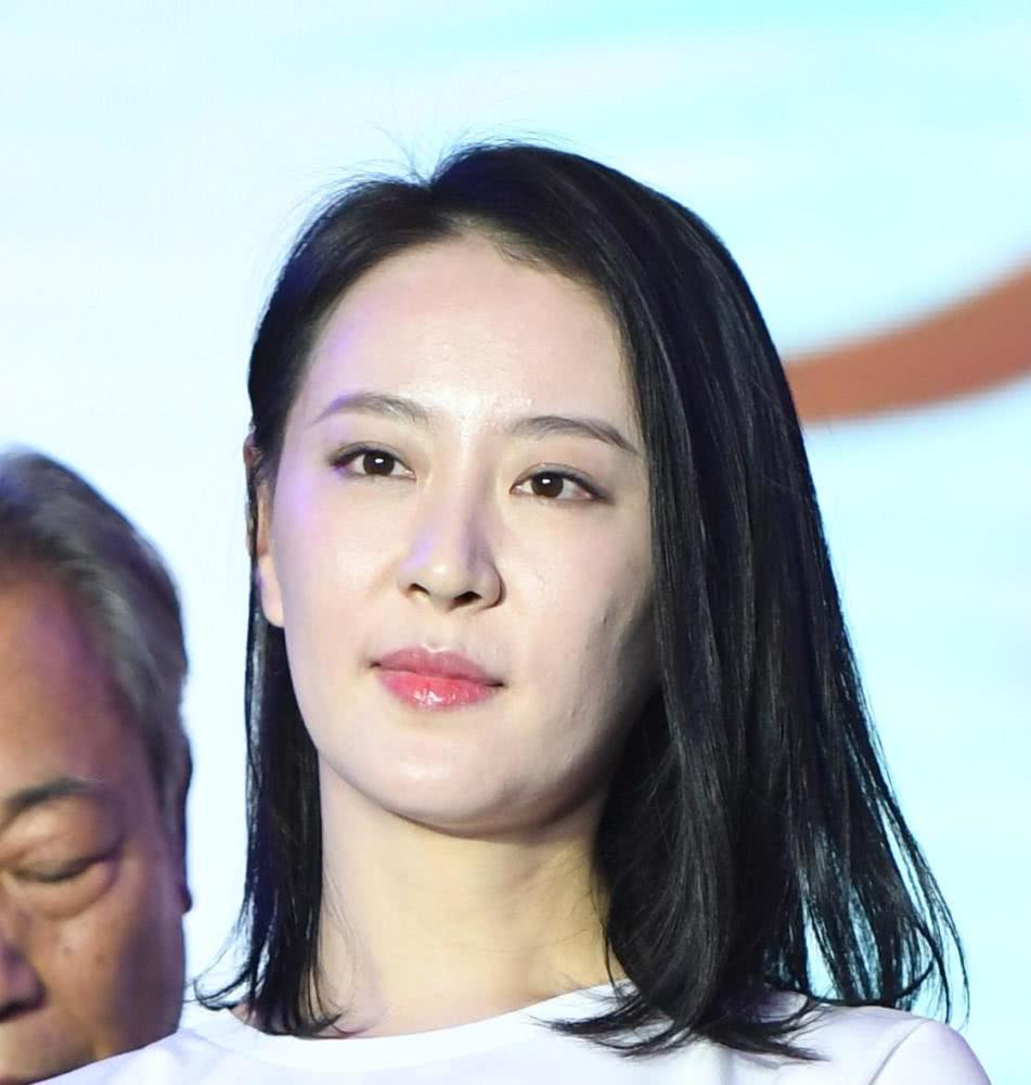 王乐君她没有千篇一律的容貌,因被骂而被大家所知道,胡歌带不火