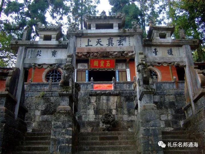 你有必要了解的—通海秀山古建筑群_金寺