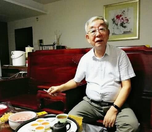 百家争鸣才是春,谭维维是央视一套《经典咏流传》经典传唱人,如《敕勒