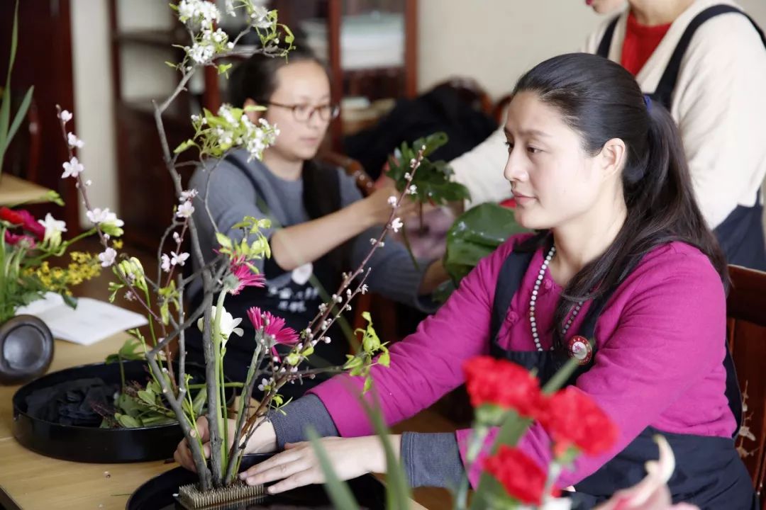 中华花艺待到秋来九月八我花开后百花杀