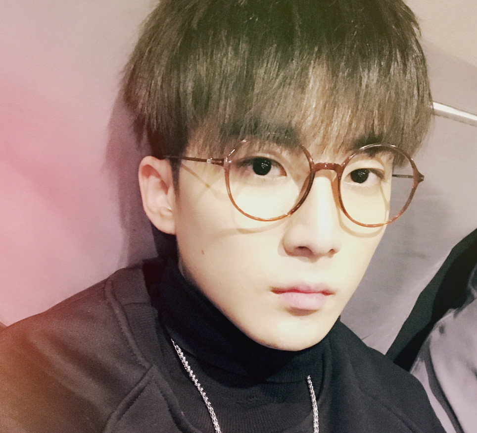 季杨杨的手刚碰到茶杯,就被乔卫东推开,气焰嚣张.