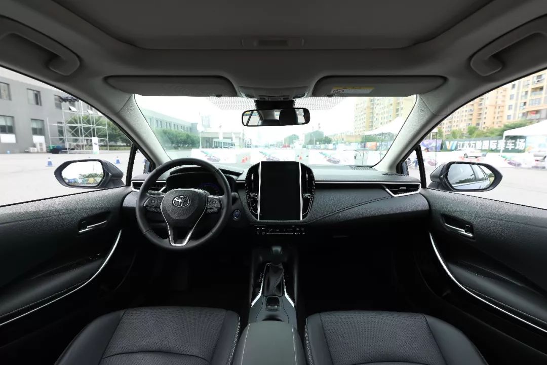 新车路试丰田第12代卡罗拉寻找新谈资