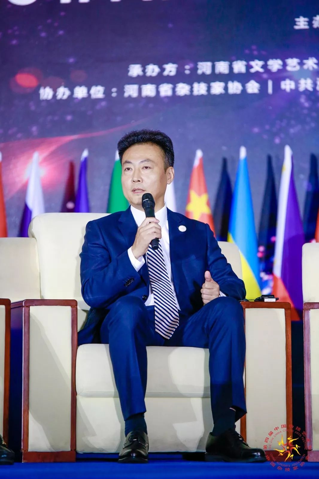 濮阳市人民政府市长杨青玖针对"如何推动杂技产业高质量发展"的问题
