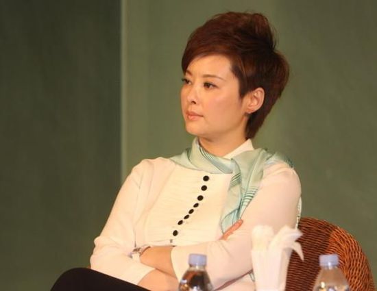 原创46岁袁立近照素颜和老公平民面馆吃饭显寒酸捐款40万被疑作秀