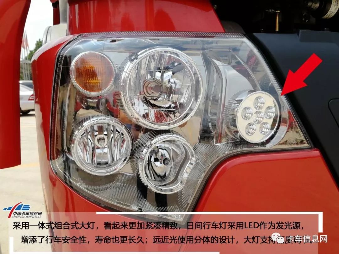 该车从外观上依旧延续了豪沃t7h经典设计,黑色的顶部和进气格栅是其