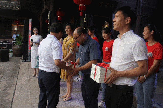 来了它又来了这场清风吹满东陈