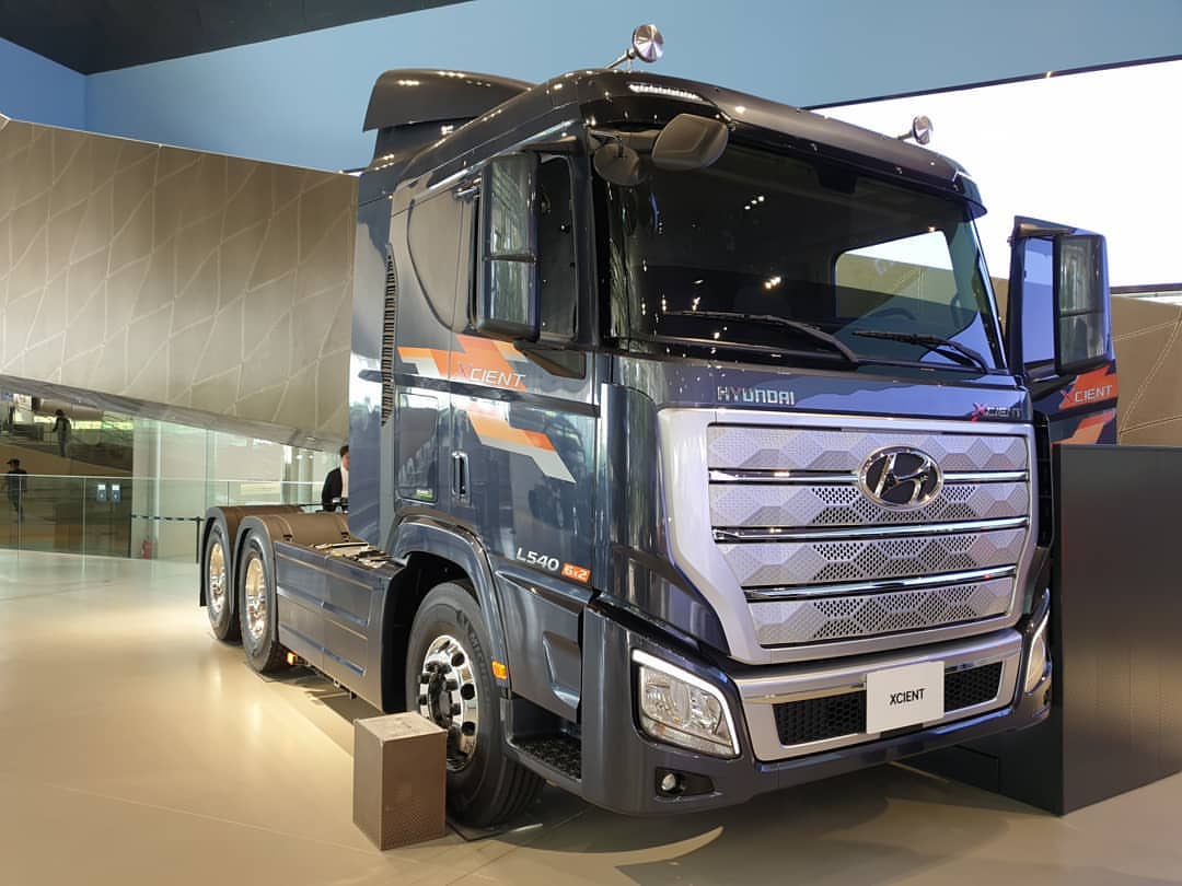 2013年韩国现代发布旗下最新款trago xcient重型卡车,后将"四川现代"