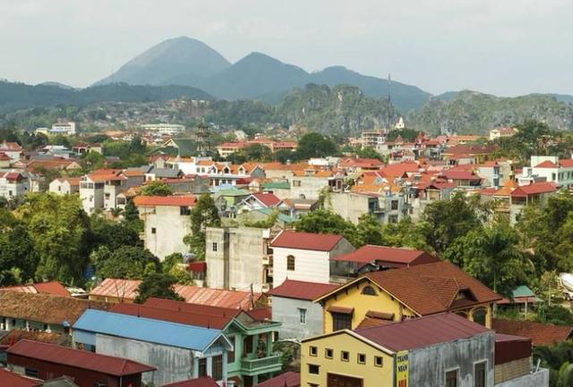 越南这座省会城市高楼少得可怜看起来跟一个大城镇差不多