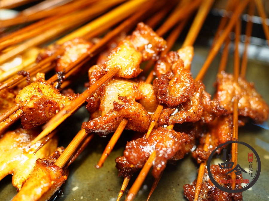 摆地摊油炸串串香怎么做到月入上万小四合油炸