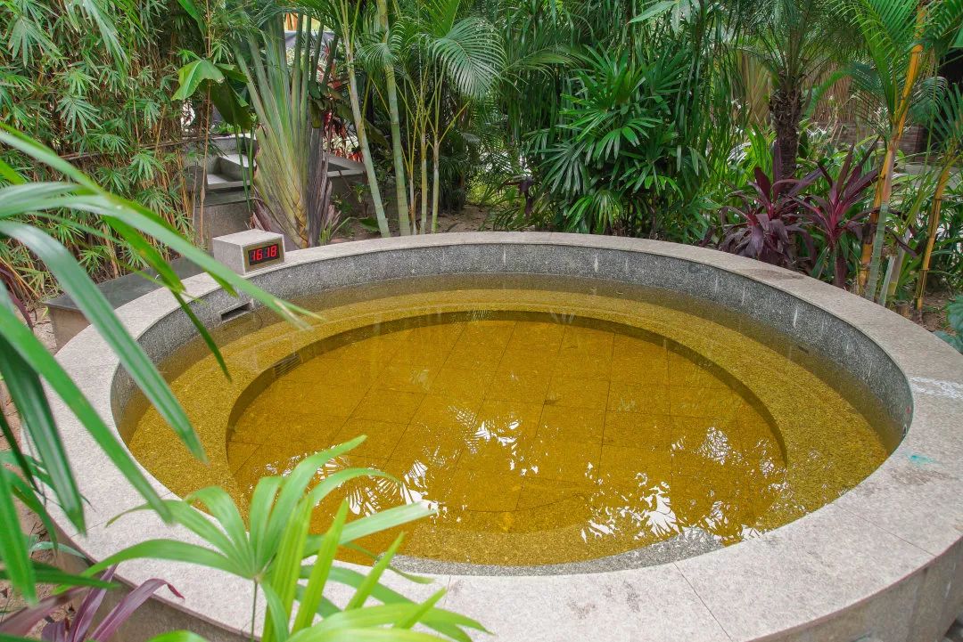 温泉秋日渐凉秋季养生正当时