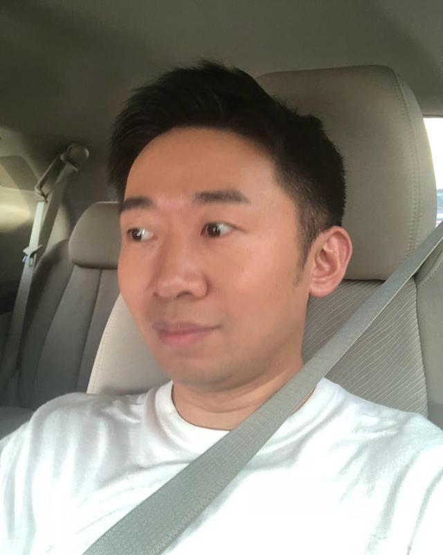 杨迪24小时没睡觉,目光呆滞还要保持微笑,网友直呼神似图图他爸