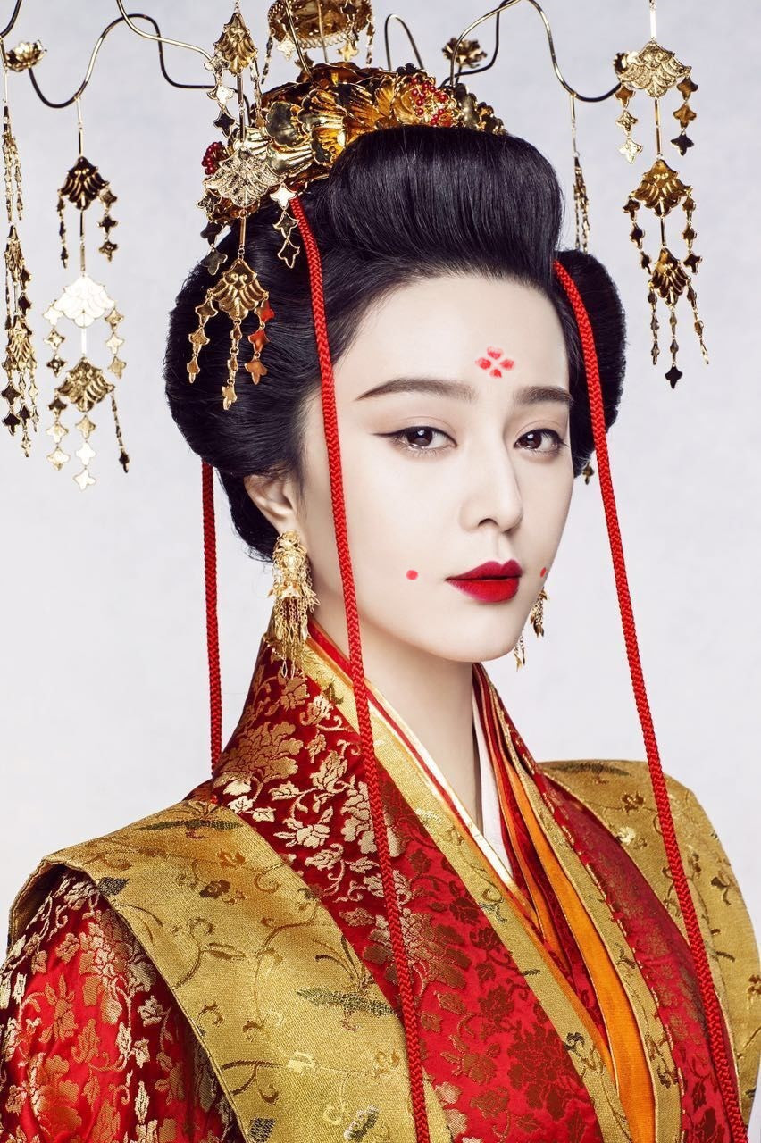 回眸一笑百媚生,六宫粉黛无颜色丨日签_杨贵妃