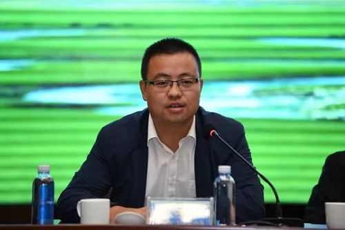 王海宏介绍可持续发展经验富邦华一银行副行长薛承雄介绍可持续发展